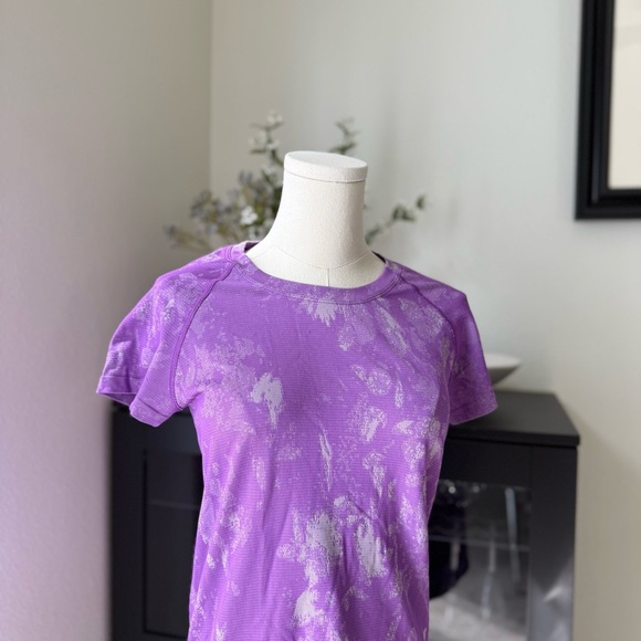 NWOT Lululemon Purple Swiftly Tech Short Sleeve Sport Shirt 2.0 Size 8 - Picture 6 of 8